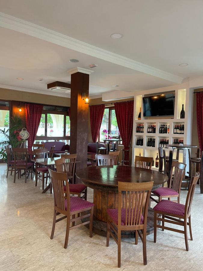 מלון Lenola Divino Bistrot E Relais מראה חיצוני תמונה
