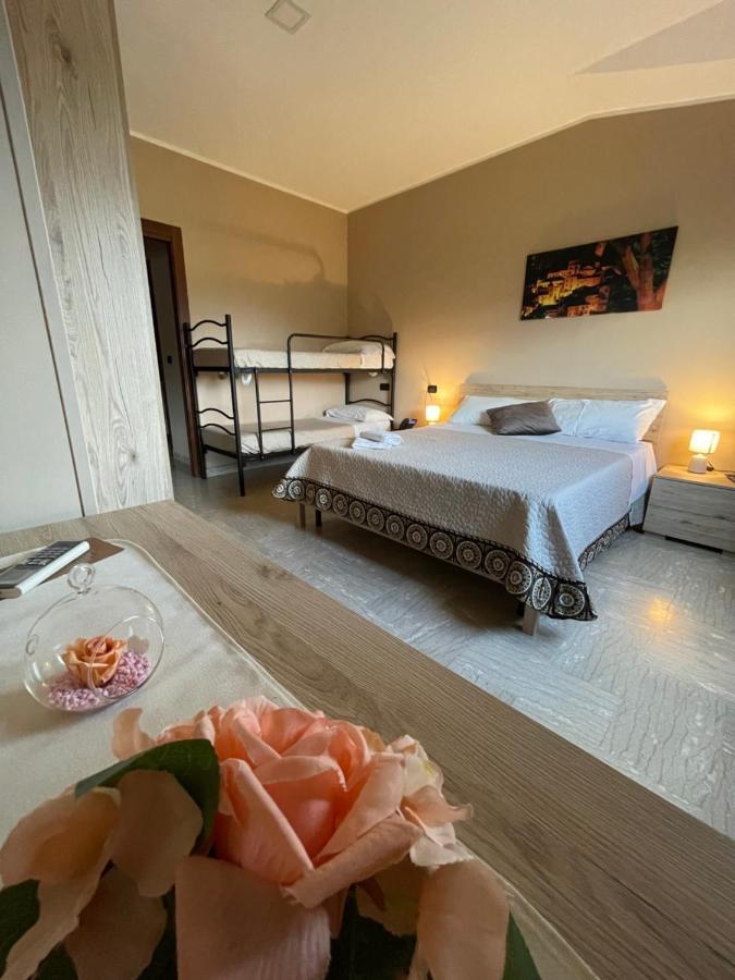 מלון Lenola Divino Bistrot E Relais מראה חיצוני תמונה
